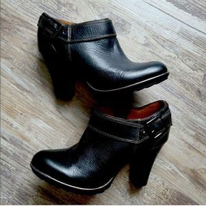 Söfft Willa Ankle Booties